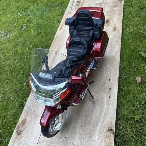 Motorradmodell honda - ￼,